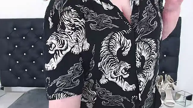 LaraDream online show from 02.21.25