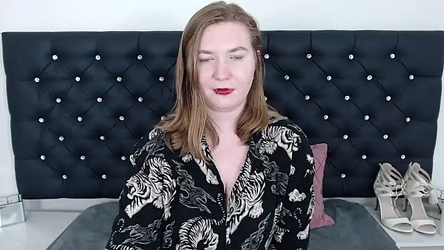 LaraDream online show from 02.28.25