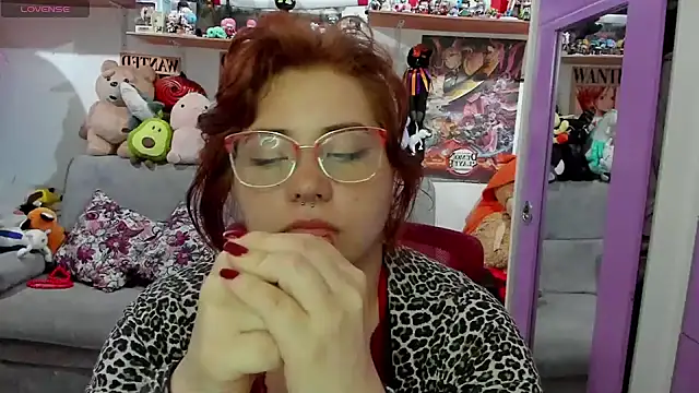 Snapshot of soficammy chatting on 12.18.24 soficammy online show from 12.18.24