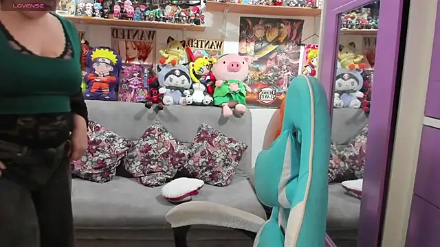 Snapshot of soficammy chatting on 11.10.25 soficammy online show from 11.10.25