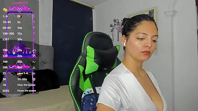 Snapshot of susan_smith18 chatting on 10.06.25 susan smith18 online show from 10.06.25