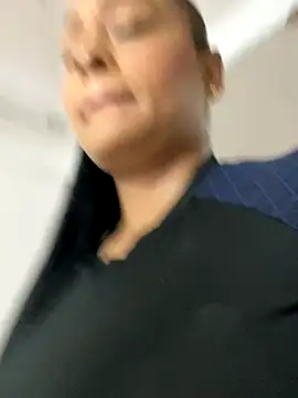 Snapshot of sofia_xxx02 chatting on 11.25.25 sofia xxx02 online show from 11.25.25